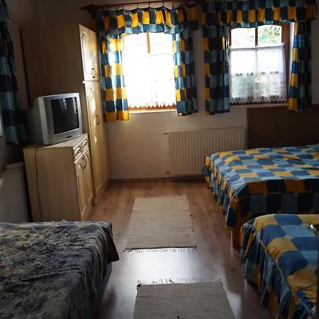 Cseresznyes Vendeghaz Szomolya Buitenkant foto